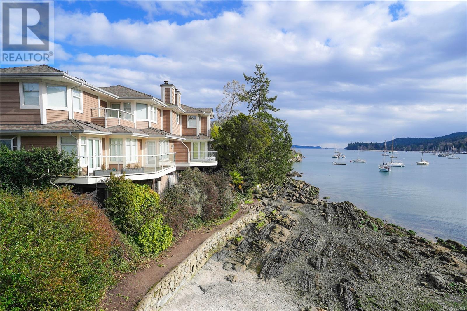 15 111 Fulford-Ganges Rd, Salt Spring