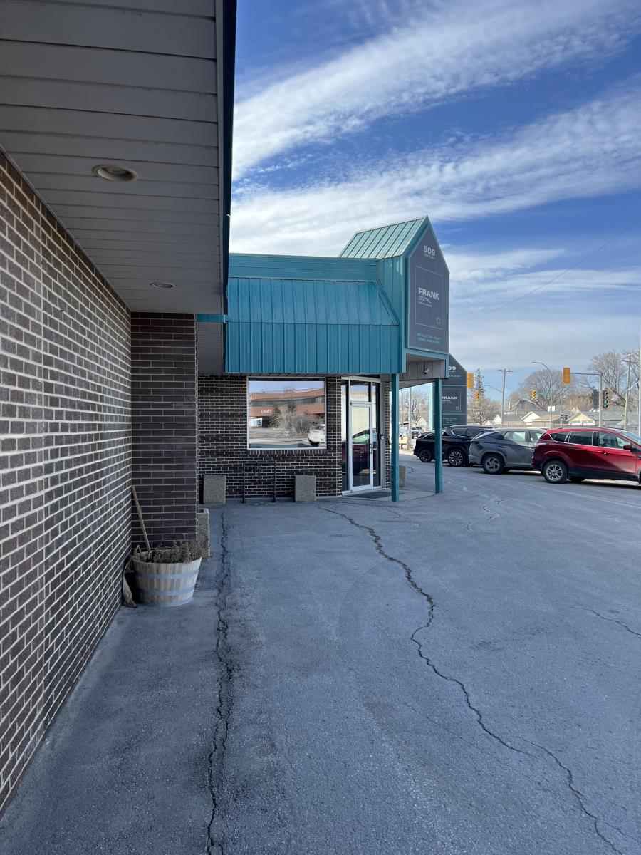 Photo 2 of 509 Century St, Winnipeg MB