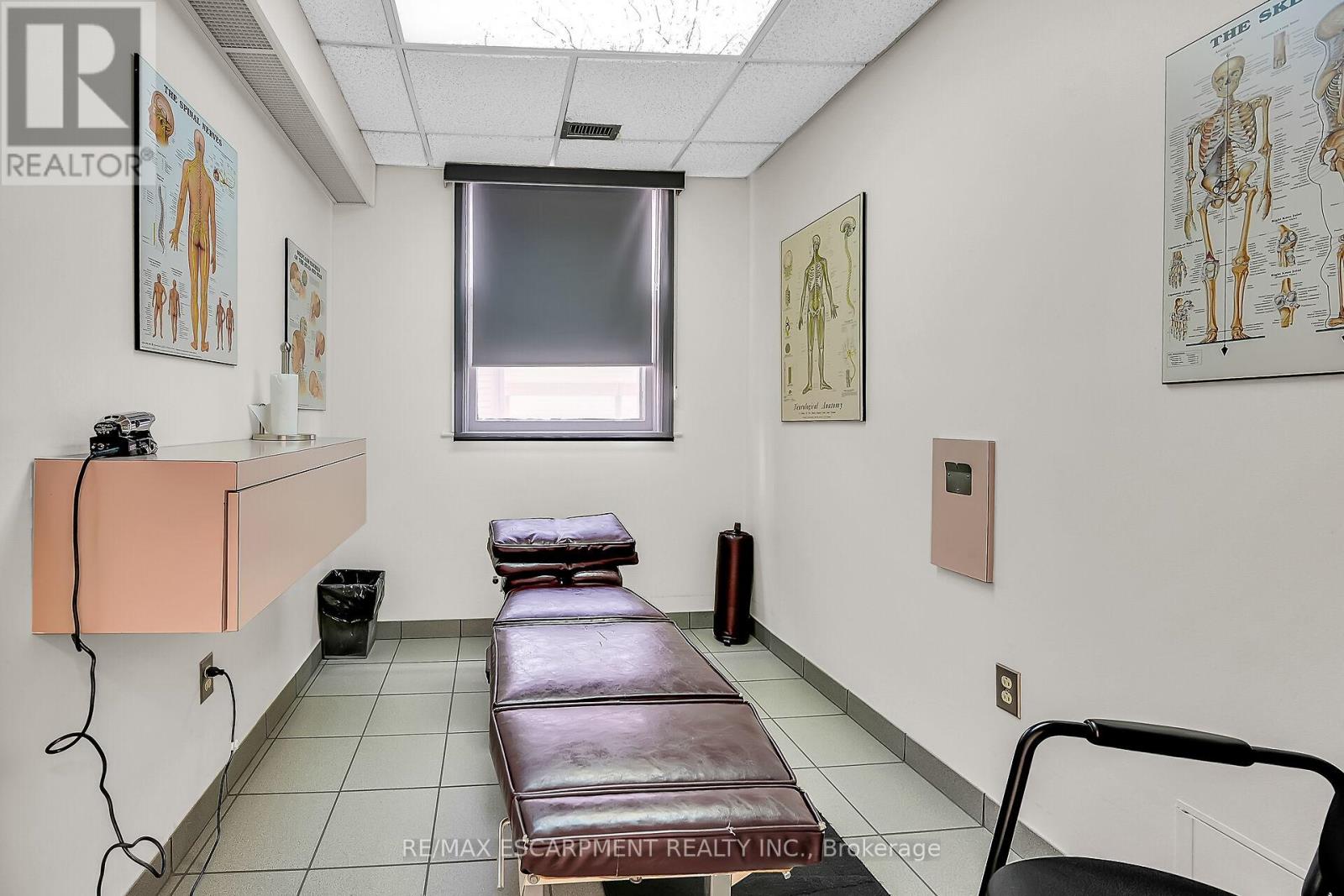 Photo 10 of 866 Main Street E, Hamilton ON