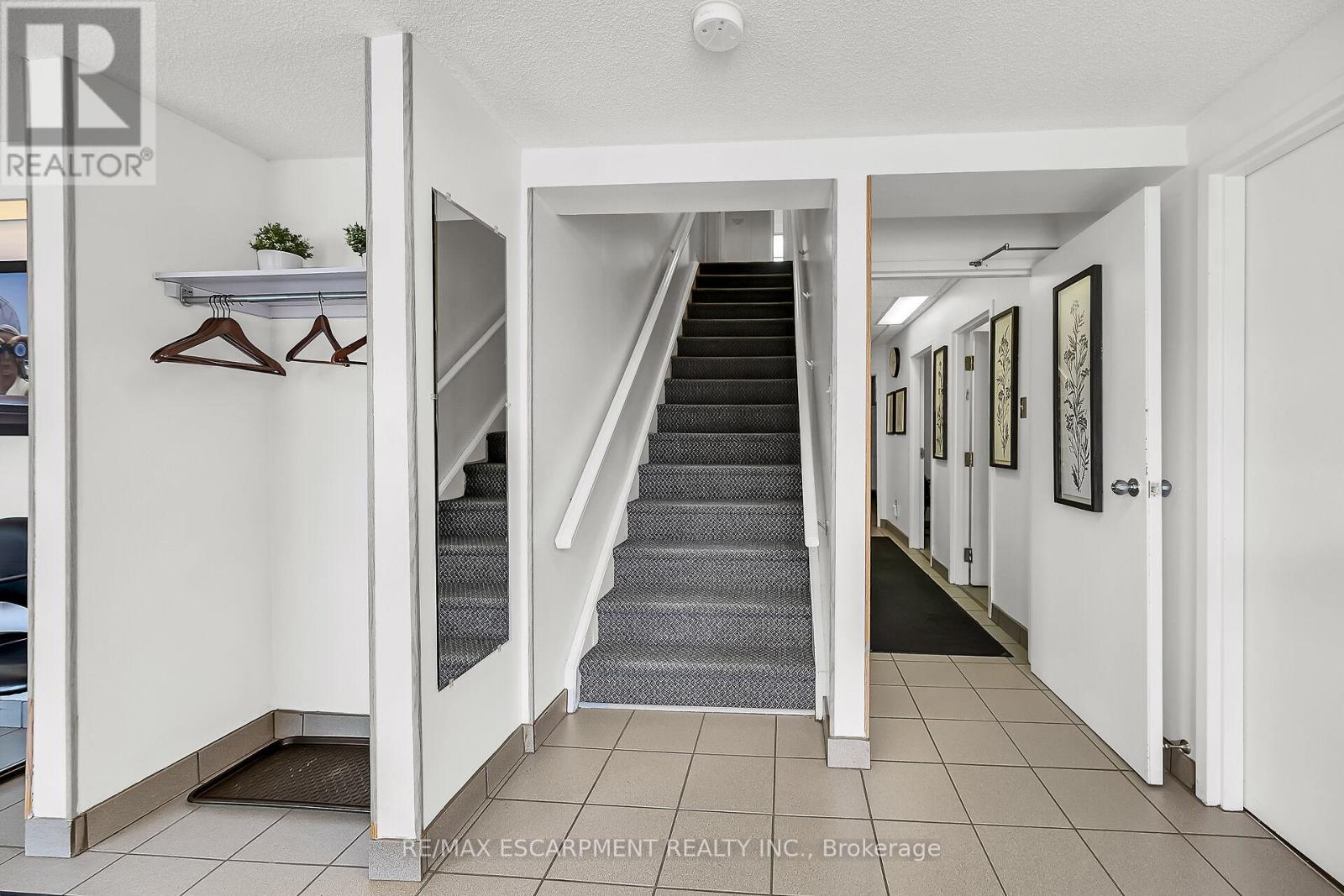 Photo 4 of 866 Main Street E, Hamilton ON