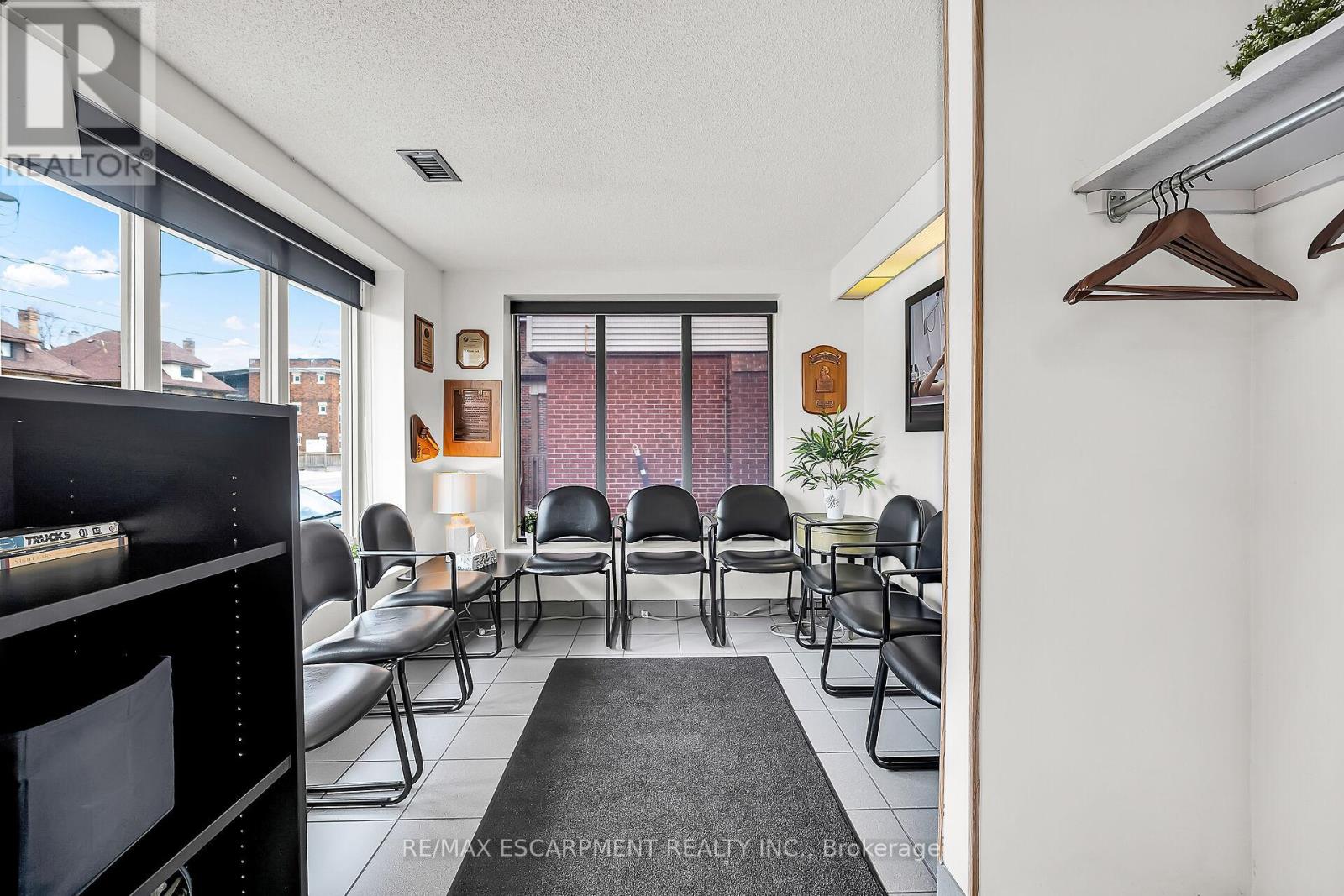 Photo 5 of 866 Main Street E, Hamilton ON