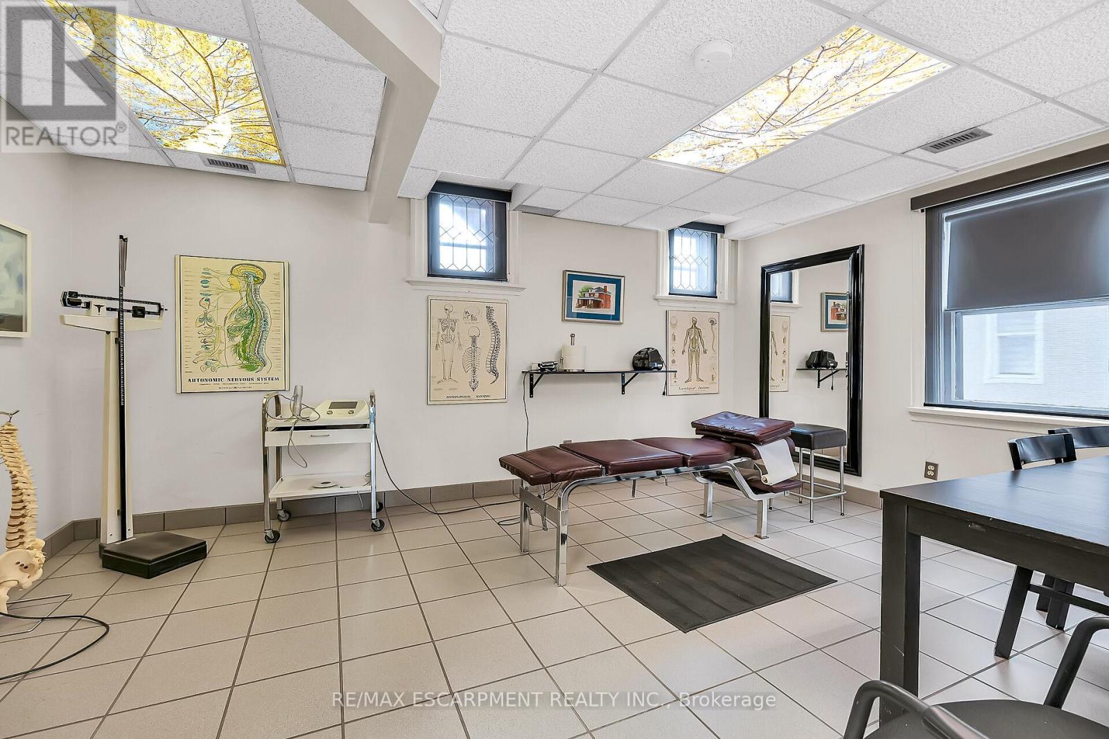 Photo 8 of 866 Main Street E, Hamilton ON