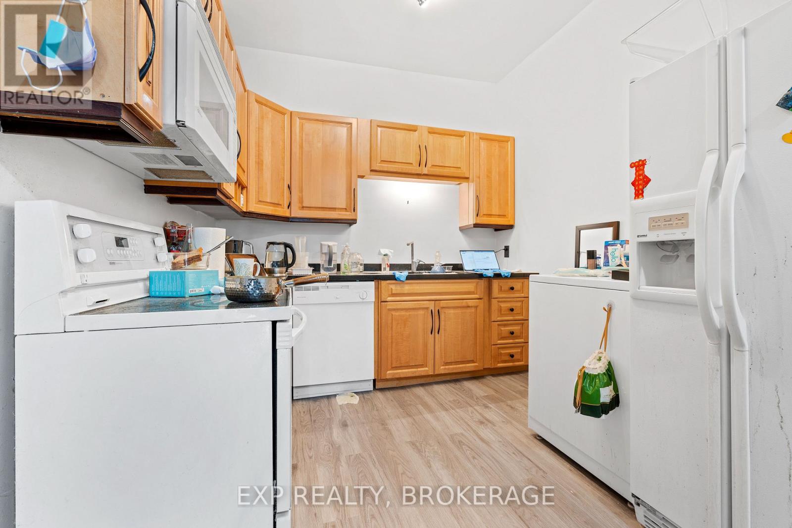 Photo 39 of 148 150 King Street W, Brockville ON
