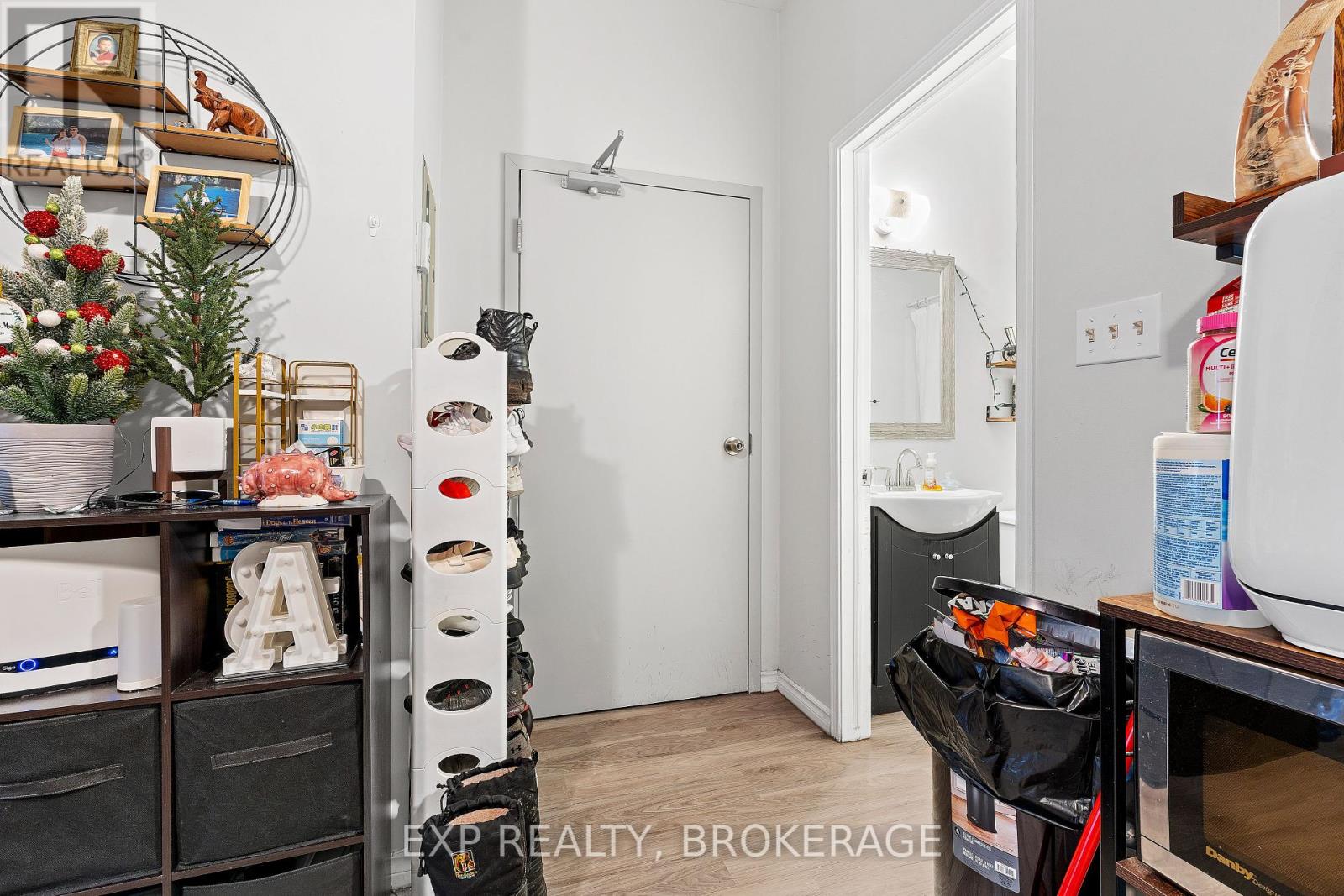 Photo 41 of 148 150 King Street W, Brockville ON