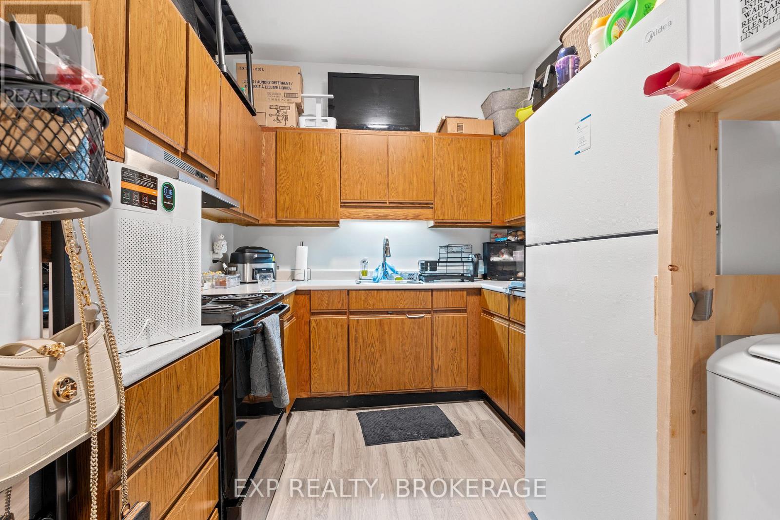 Photo 20 of 148 150 King Street W, Brockville ON