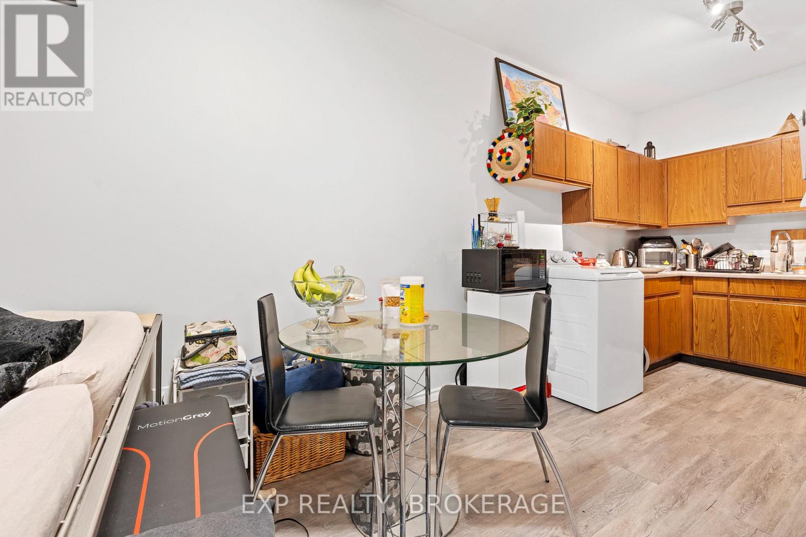 Photo 30 of 148 150 King Street W, Brockville ON