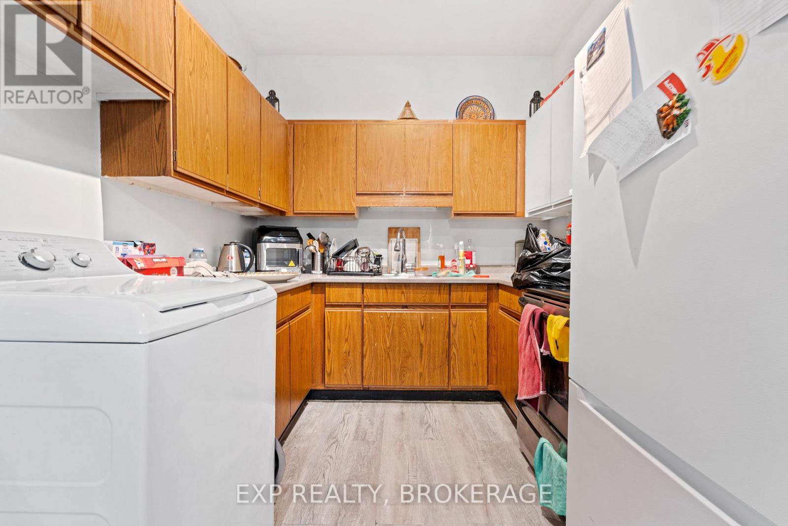 Photo 9 of 148 150 King Street W, Brockville ON