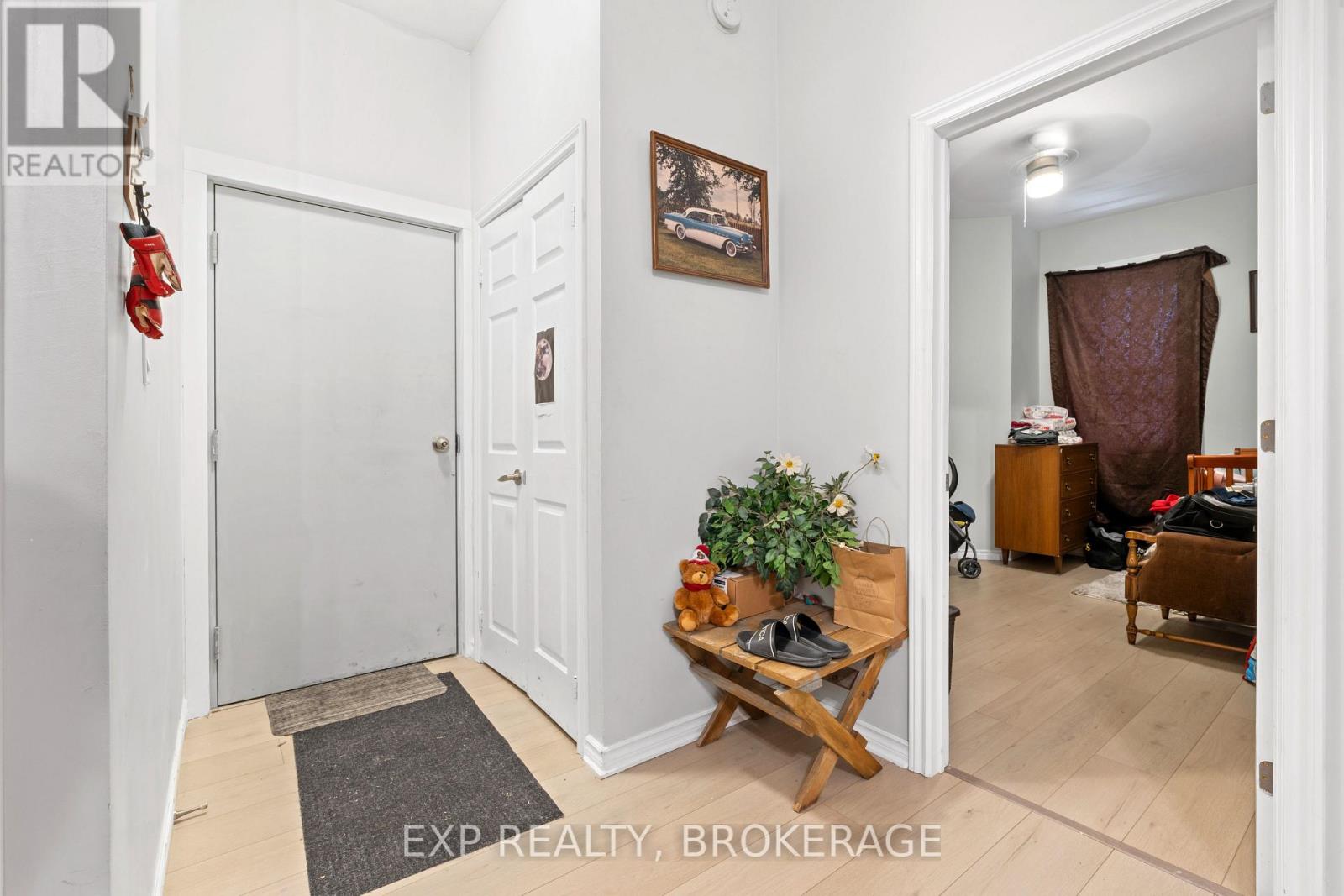 Photo 23 of 148 150 King Street W, Brockville ON