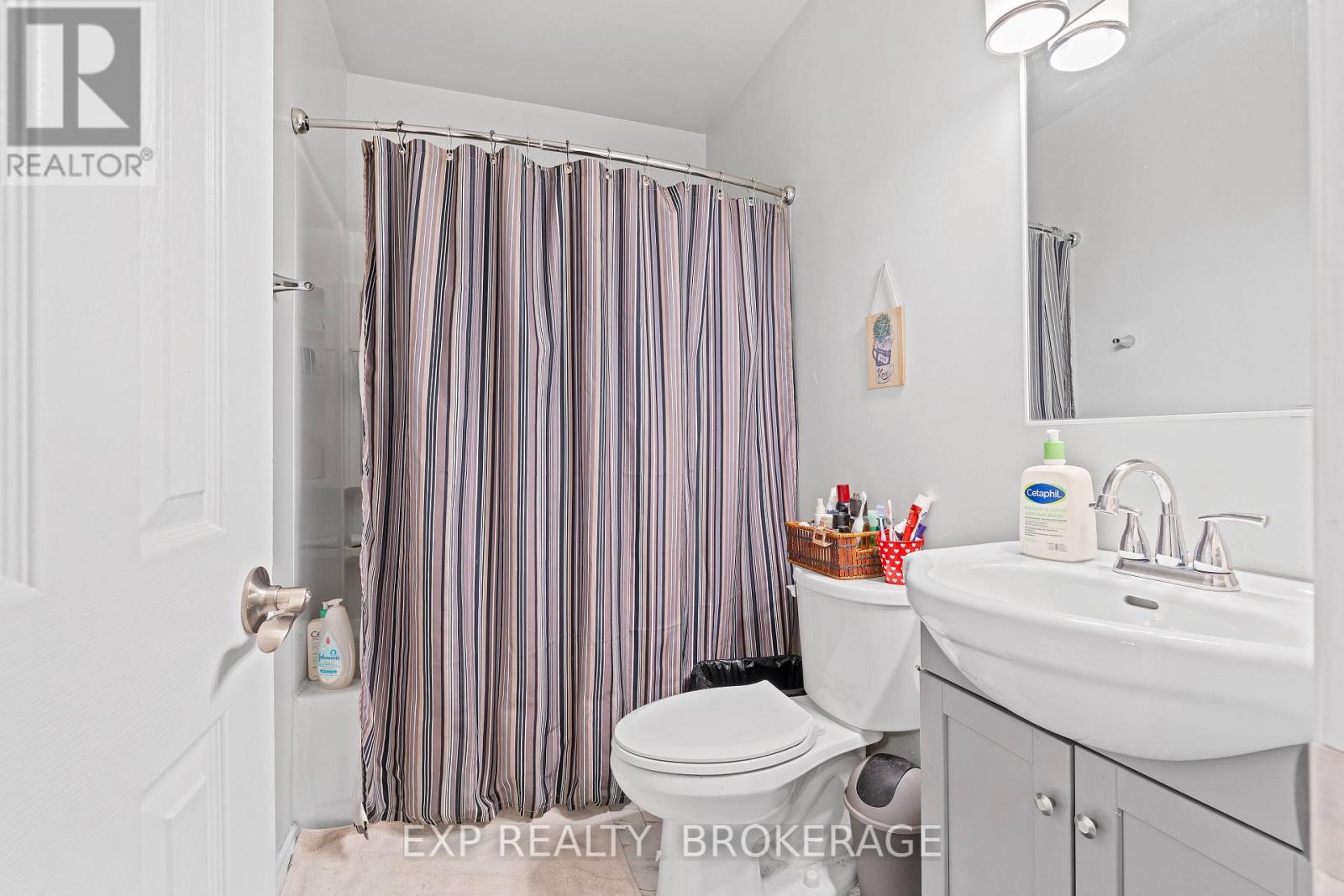 Photo 36 of 148 150 King Street W, Brockville ON