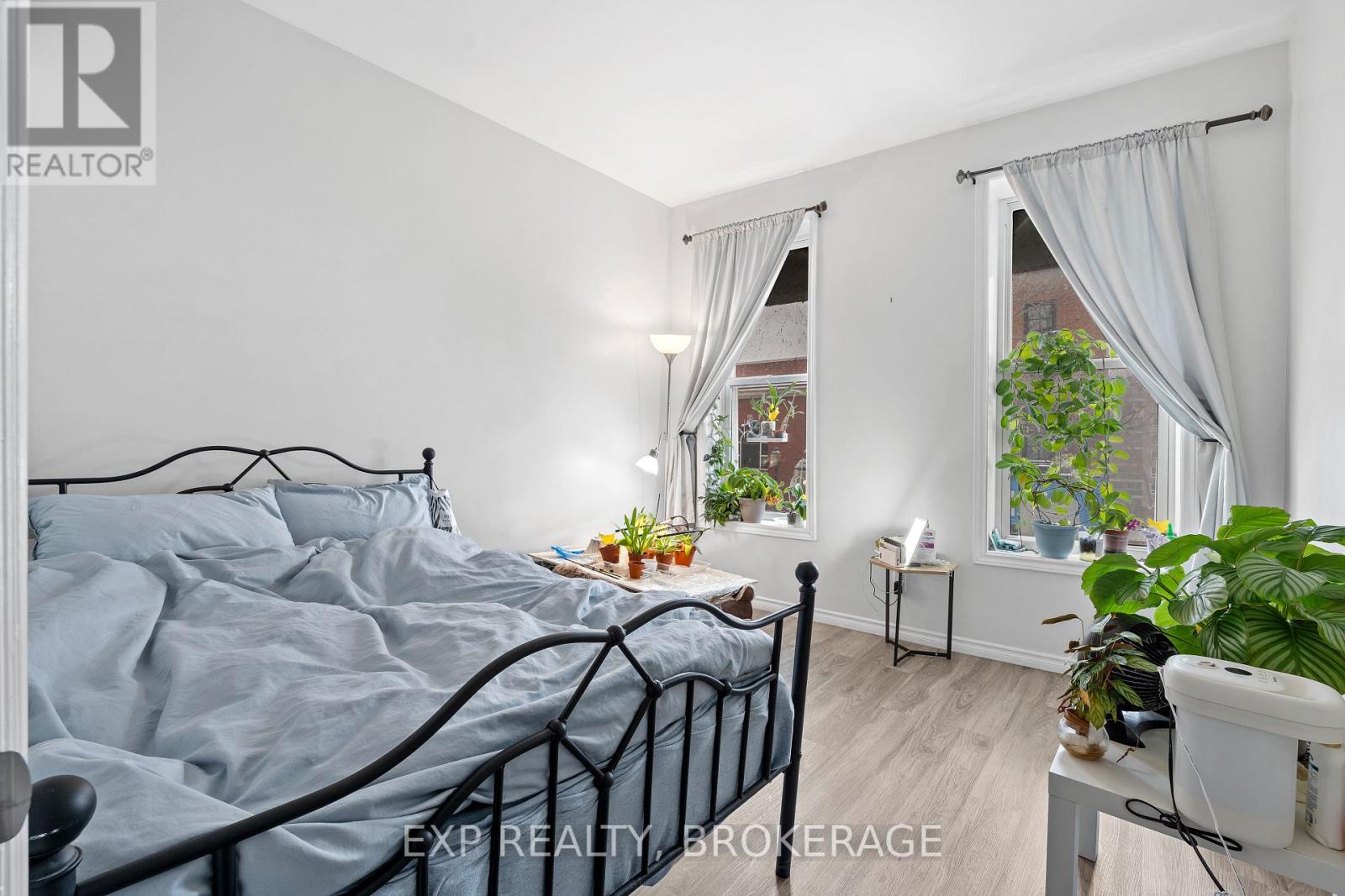 Photo 13 of 148 150 King Street W, Brockville ON