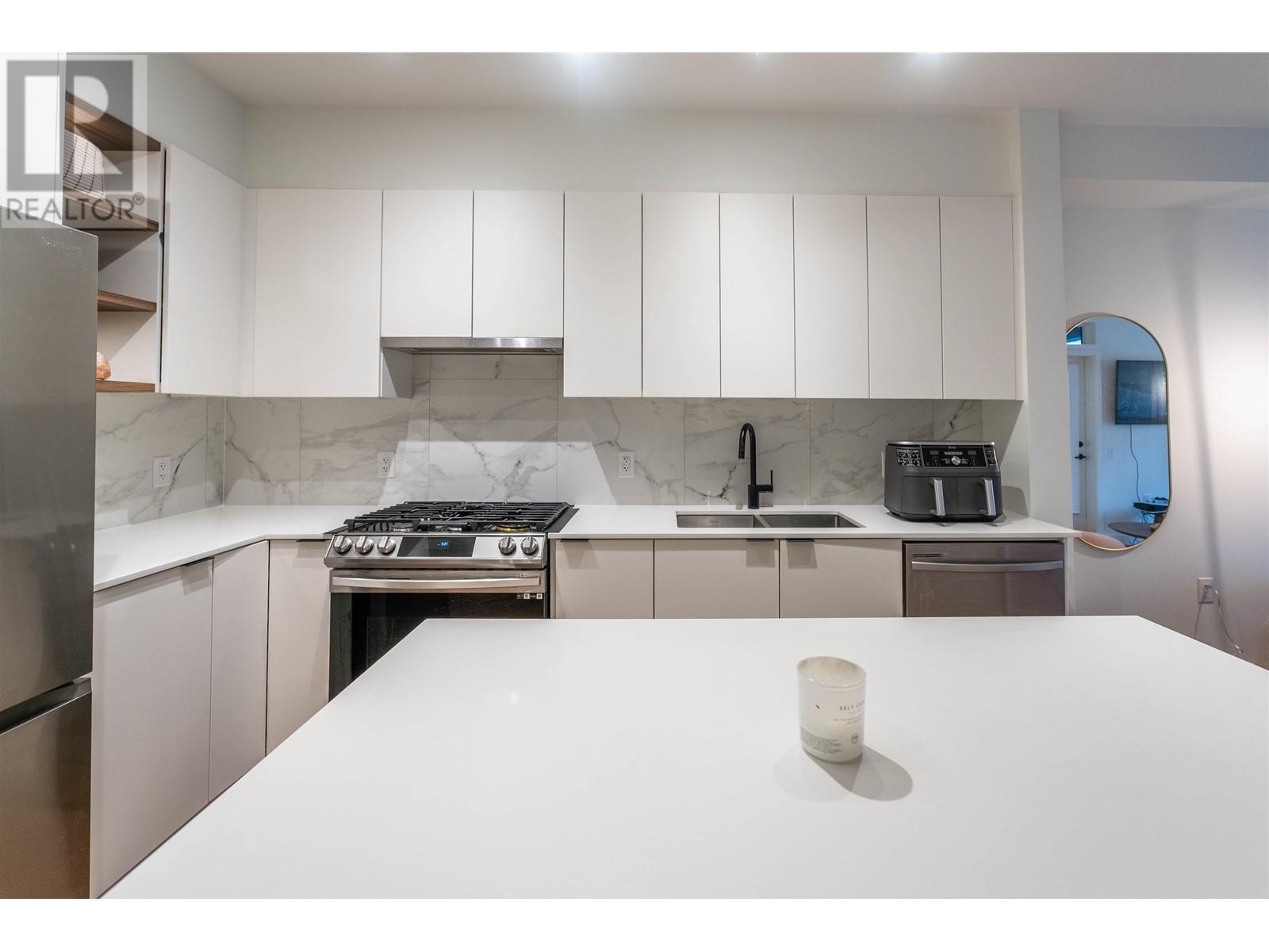 302 3229 ST JOHNS STREET, Port Moody real estate listing R2988939