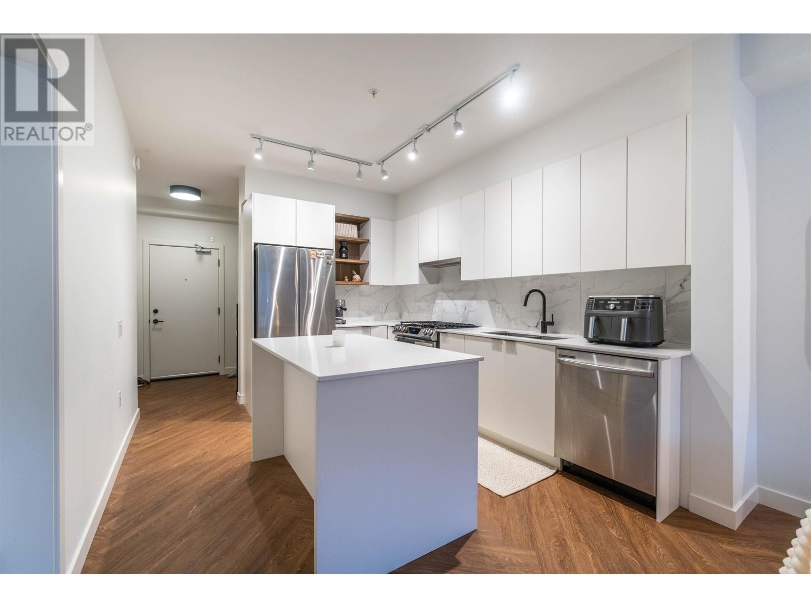 302 3229 ST JOHNS STREET, Port Moody real estate listing R2988939