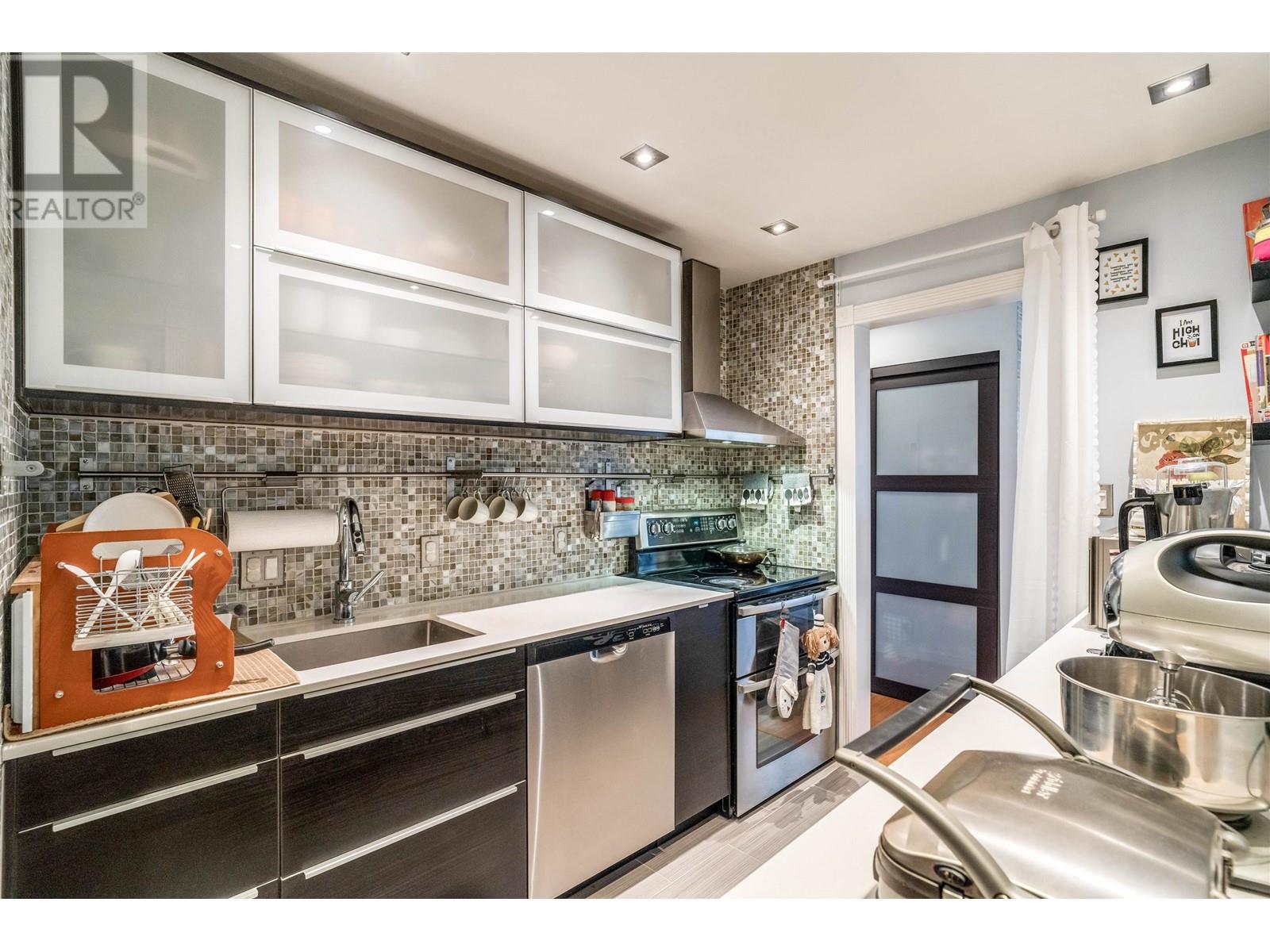 Photo 15 of 104 327 Ninth Street, New Westminster BC