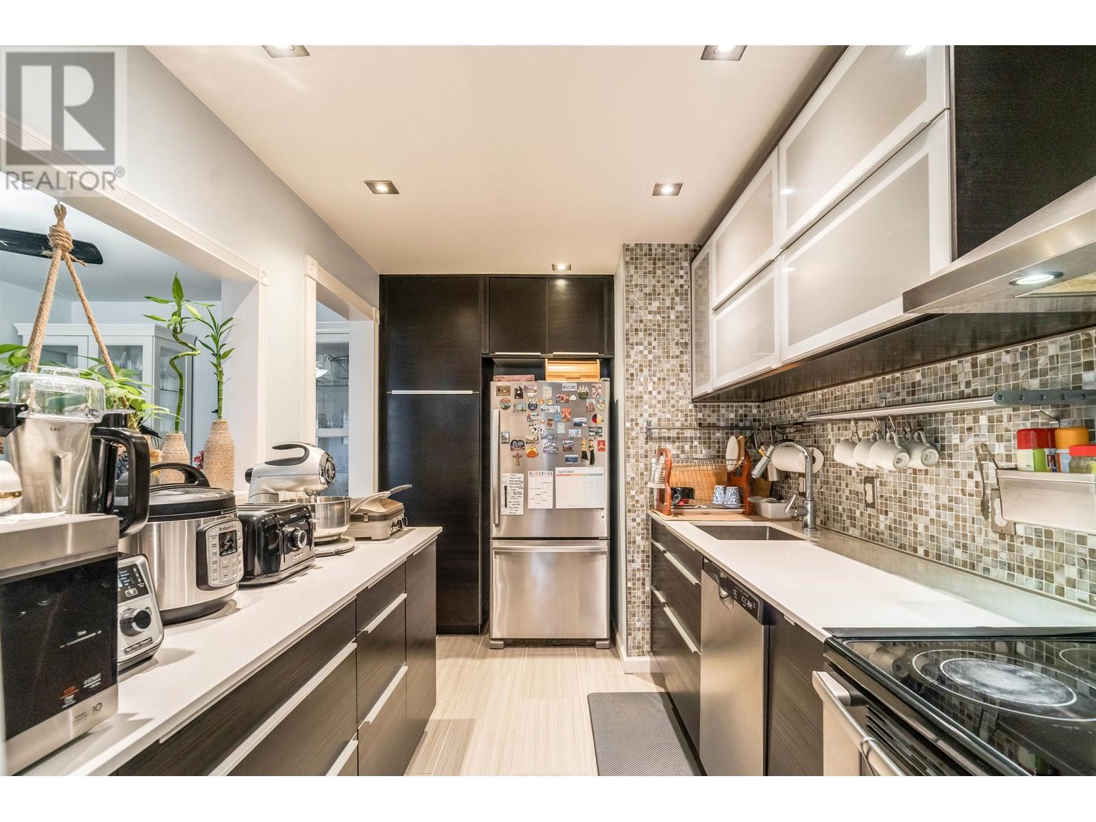 Photo 16 of 104 327 Ninth Street, New Westminster BC