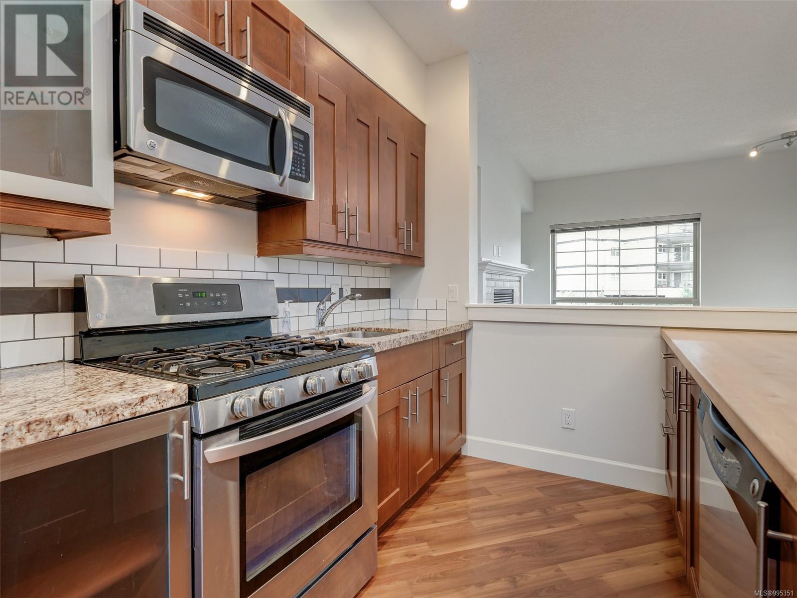 201 785 Station Ave, Langford