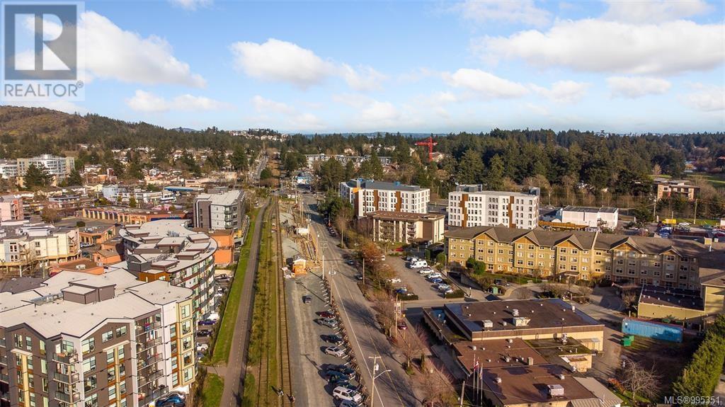 201 785 Station Ave, Langford