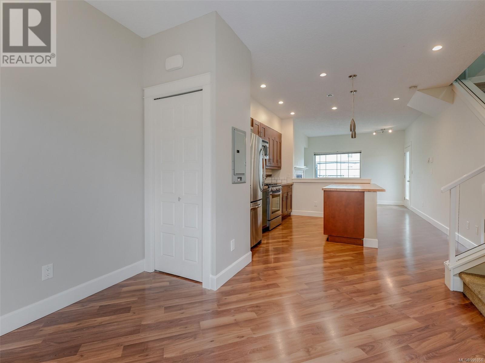 201 785 Station Ave, Langford
