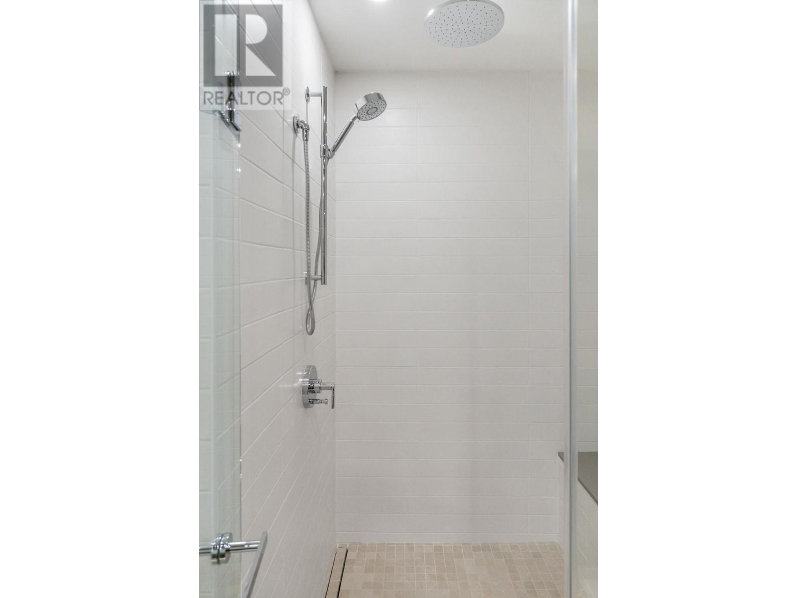 209 3409 Lakeshore Road, Kelowna