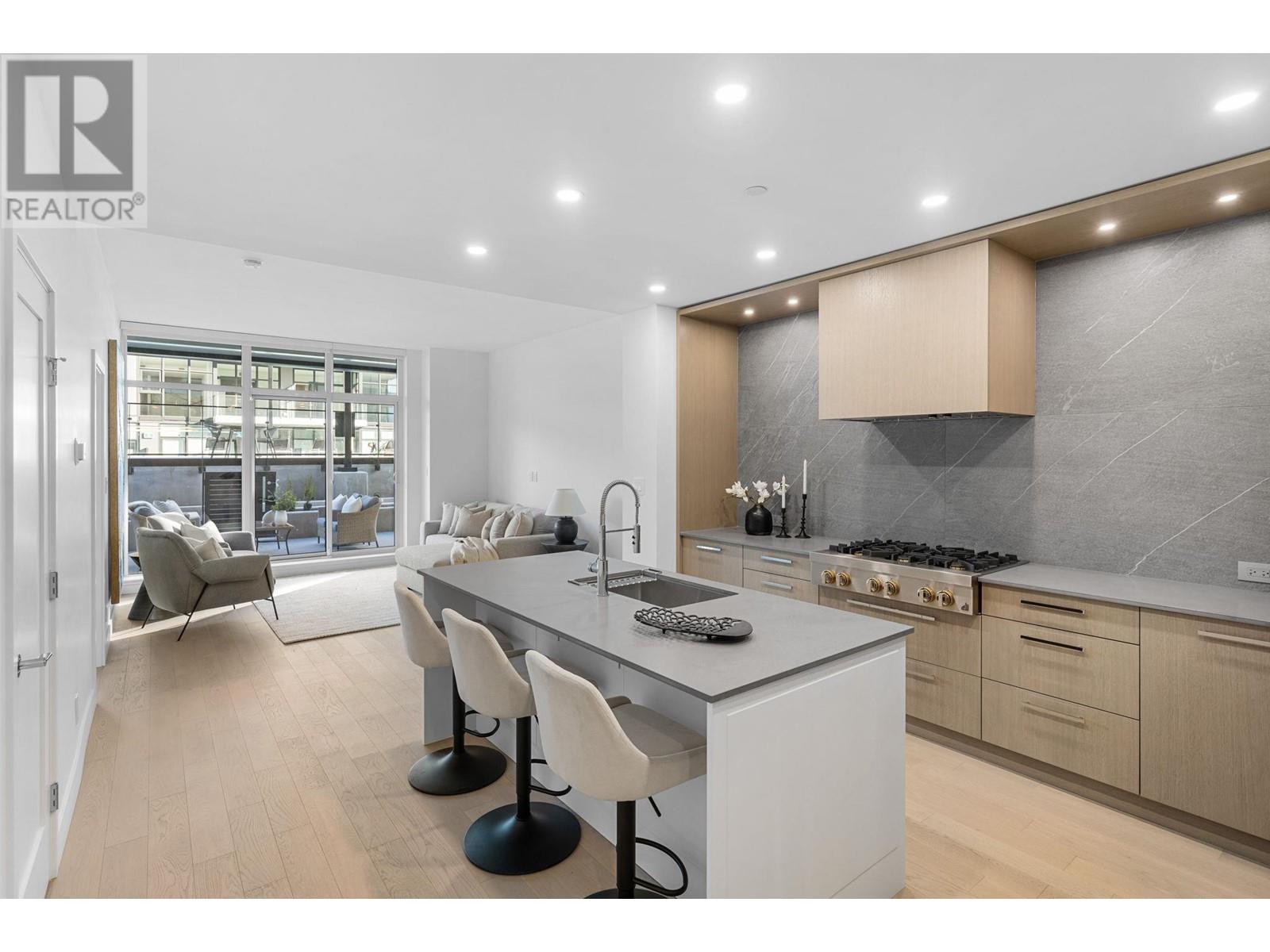 209 3409 Lakeshore Road, Kelowna
