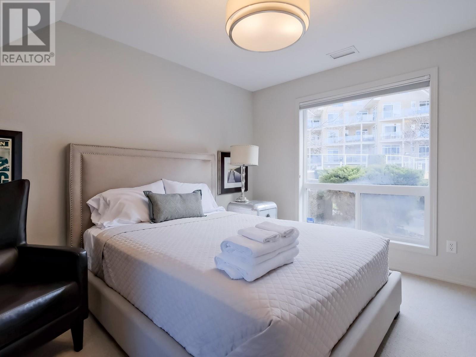 221 1088 Sunset Drive, Kelowna