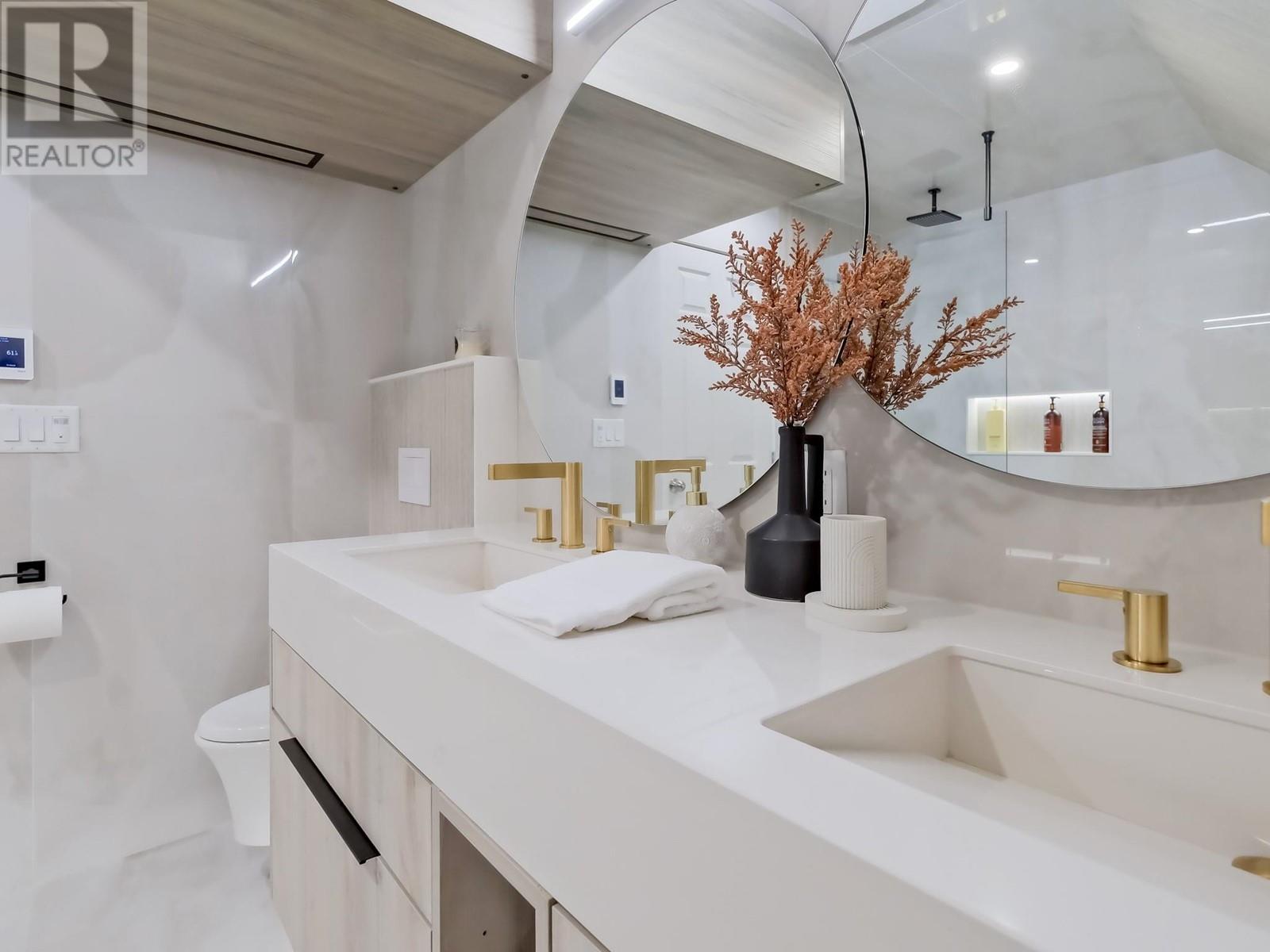 221 1088 Sunset Drive, Kelowna