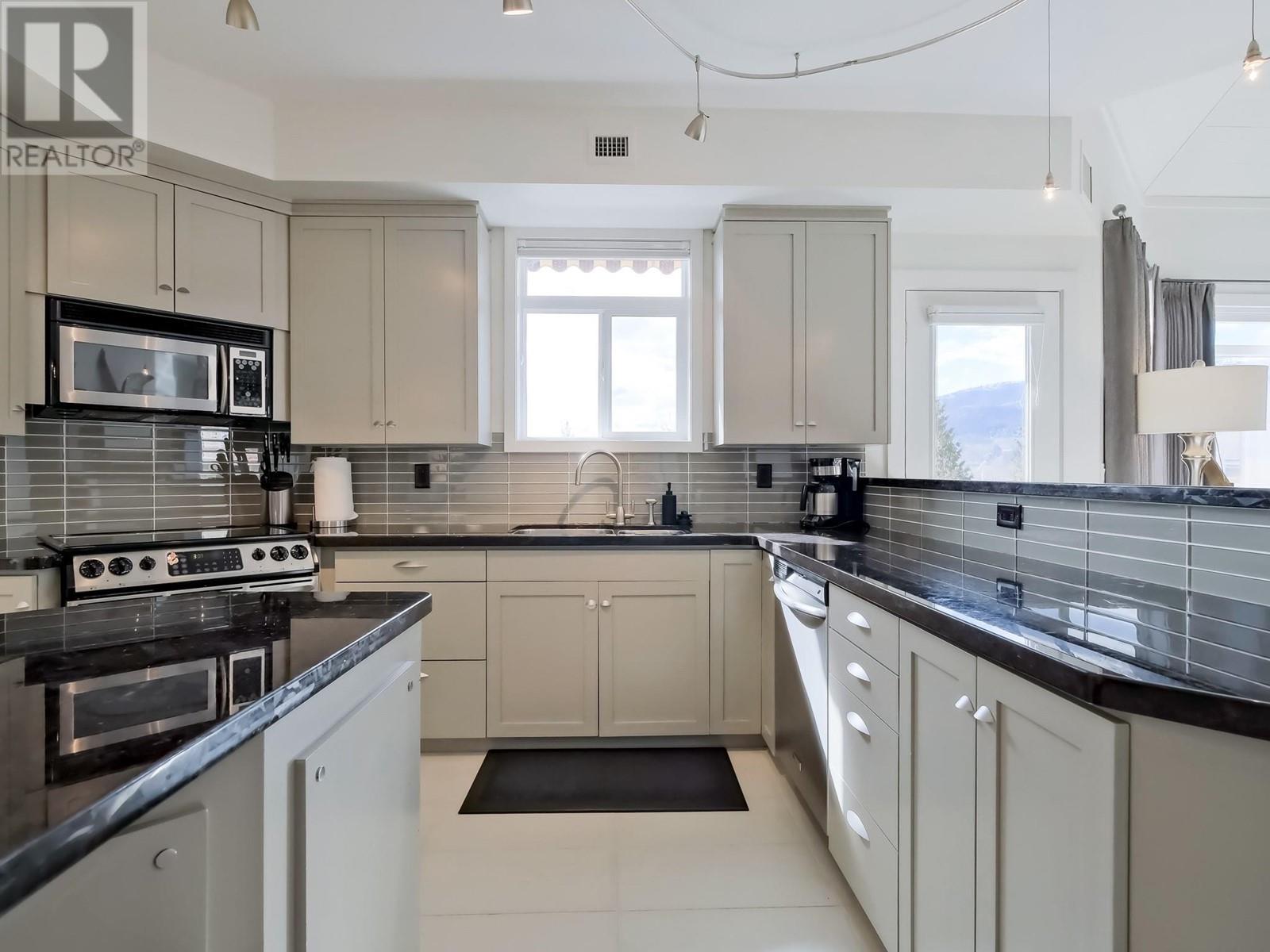 221 1088 Sunset Drive, Kelowna