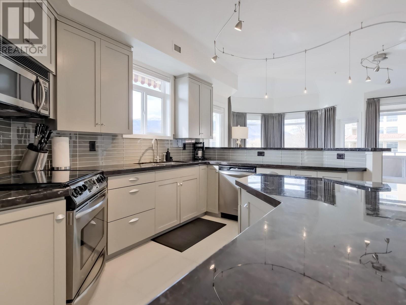 221 1088 Sunset Drive, Kelowna