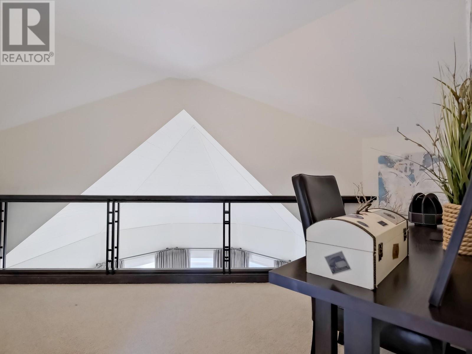 221 1088 Sunset Drive, Kelowna