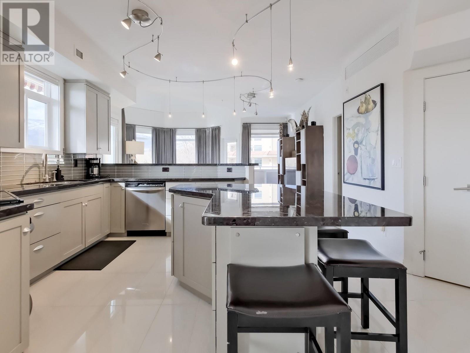 221 1088 Sunset Drive, Kelowna