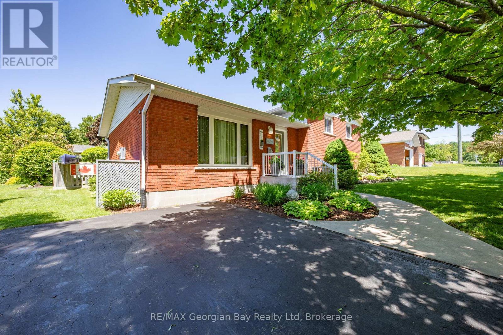 Photo 4 of 32 Bonaventure Place, Penetanguishene ON
