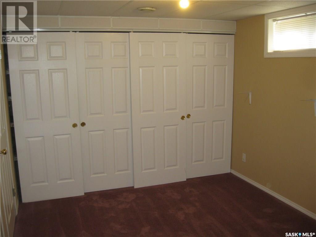 Photo 10 of 610 Mountain View Crescent, Rosetown SK