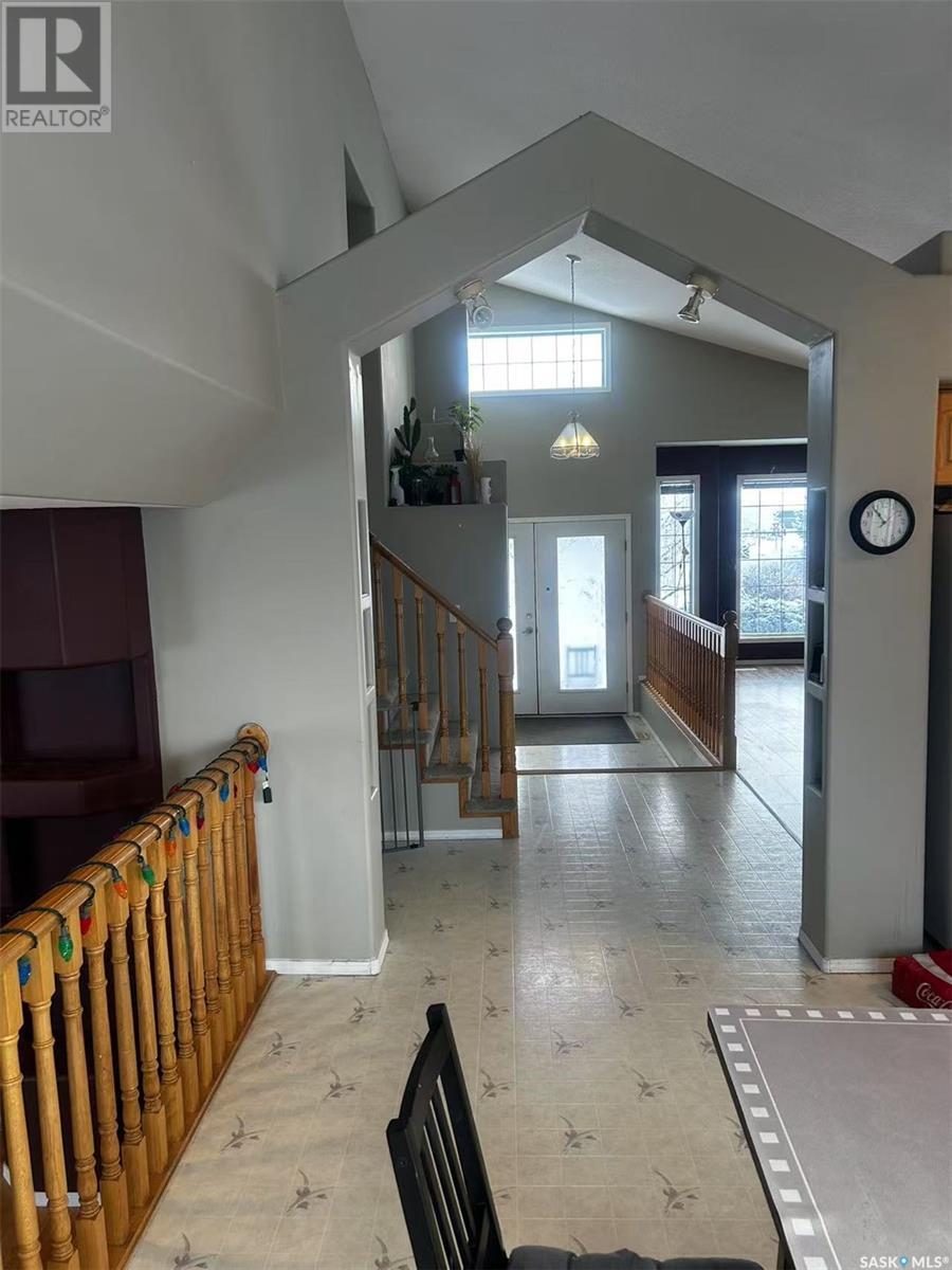 Photo 5 of 610 Mountain View Crescent, Rosetown SK