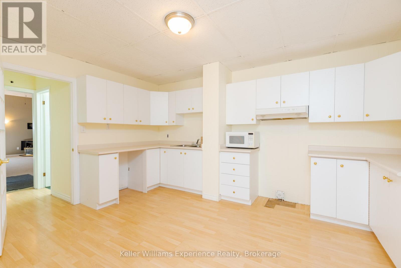Photo 12 of 276 King Street, Midland ON