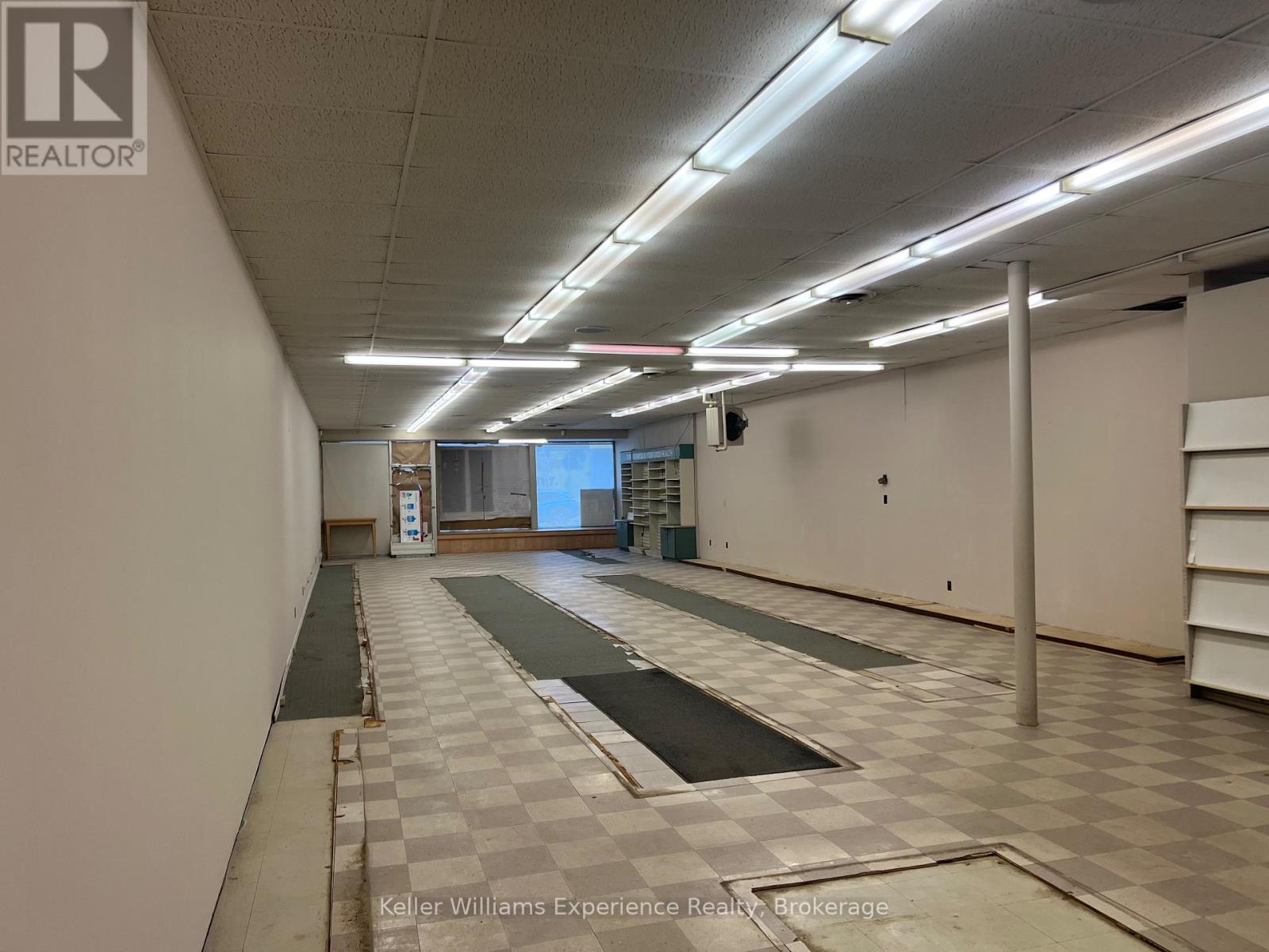 Photo 4 of 276 King Street, Midland ON