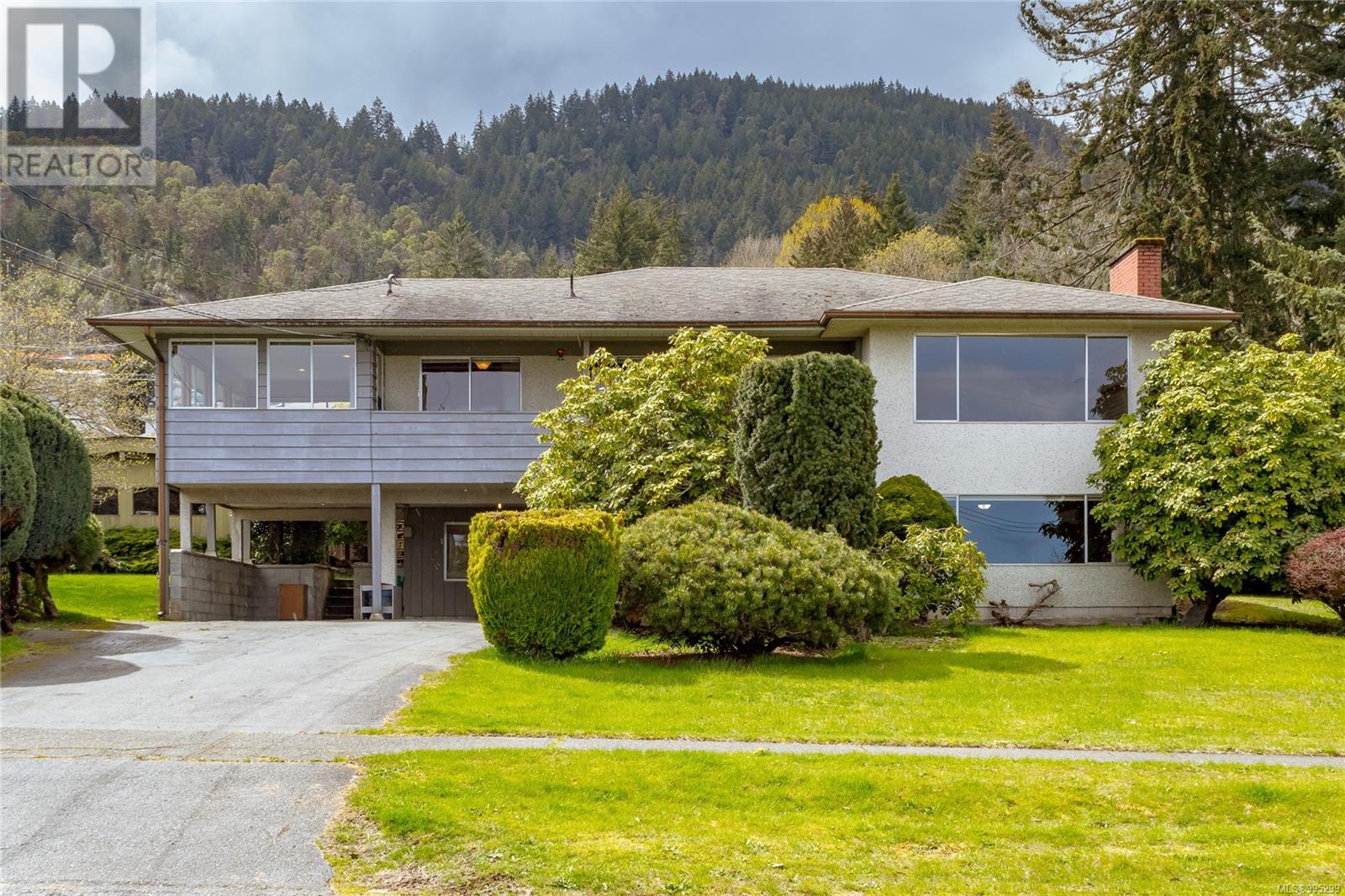 416 Parkhill Terr, Ladysmith