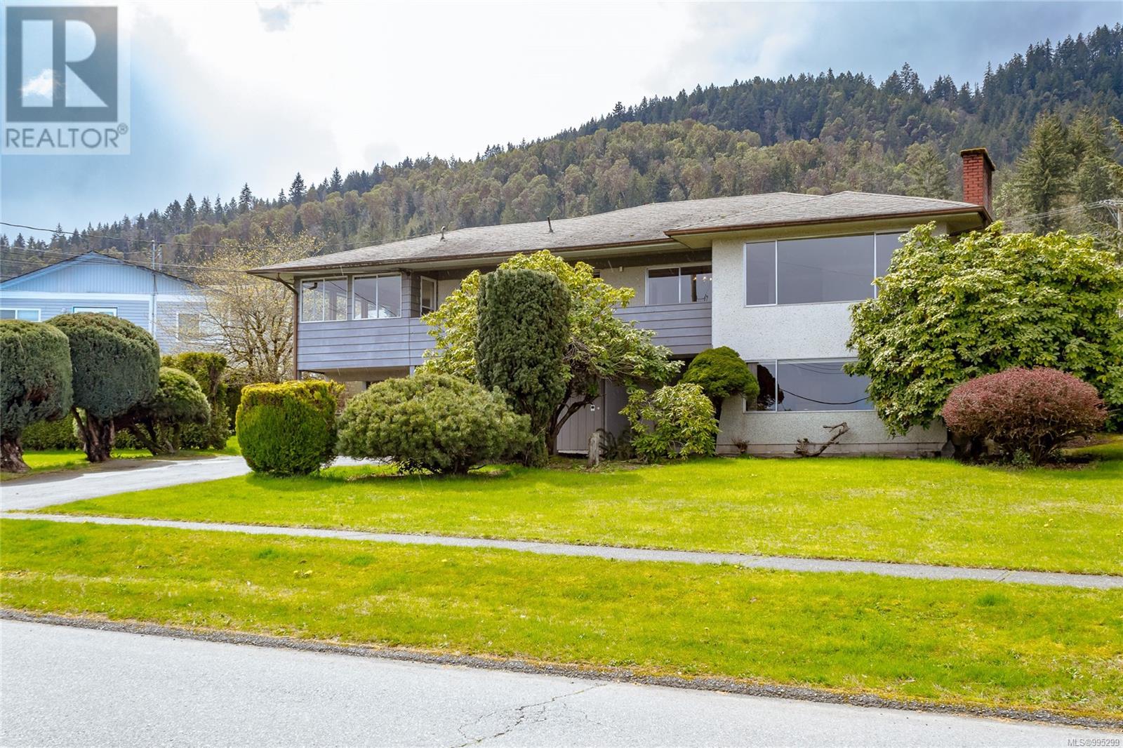 416 Parkhill Terr, Ladysmith