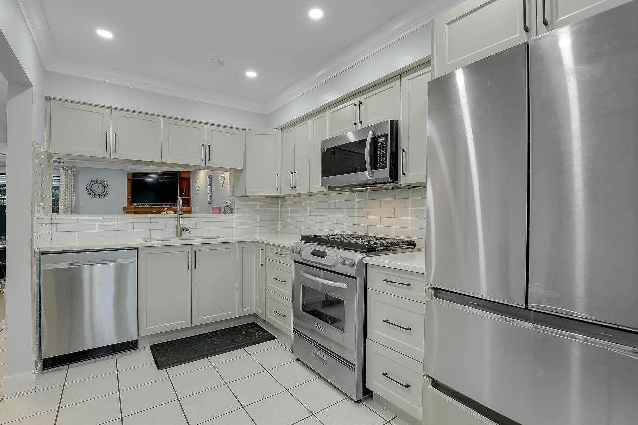 Photo 12 of 33 7529 140 Street, Surrey BC