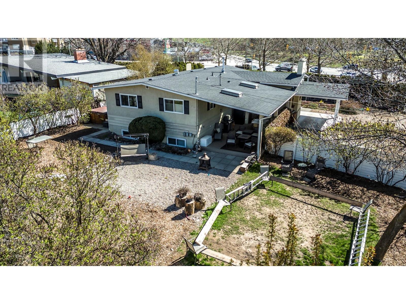  703 Glenburn Street, Kelowna