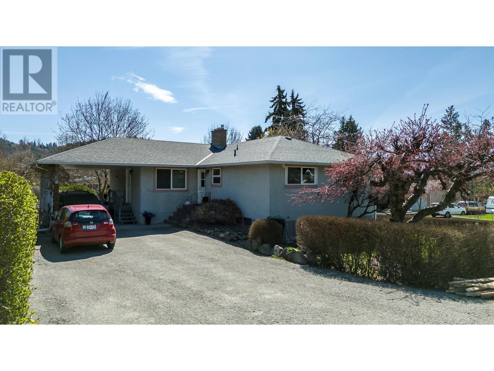  703 Glenburn Street, Kelowna