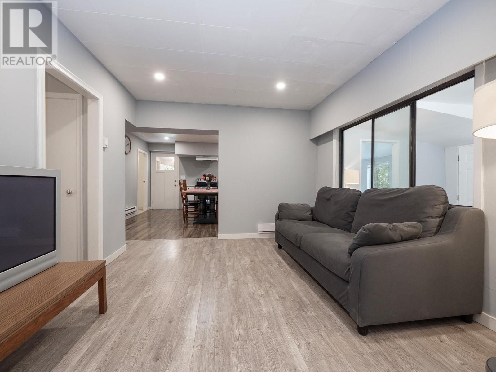 11022 SUNSHINE COAST HIGHWAY, Halfmoon Bay