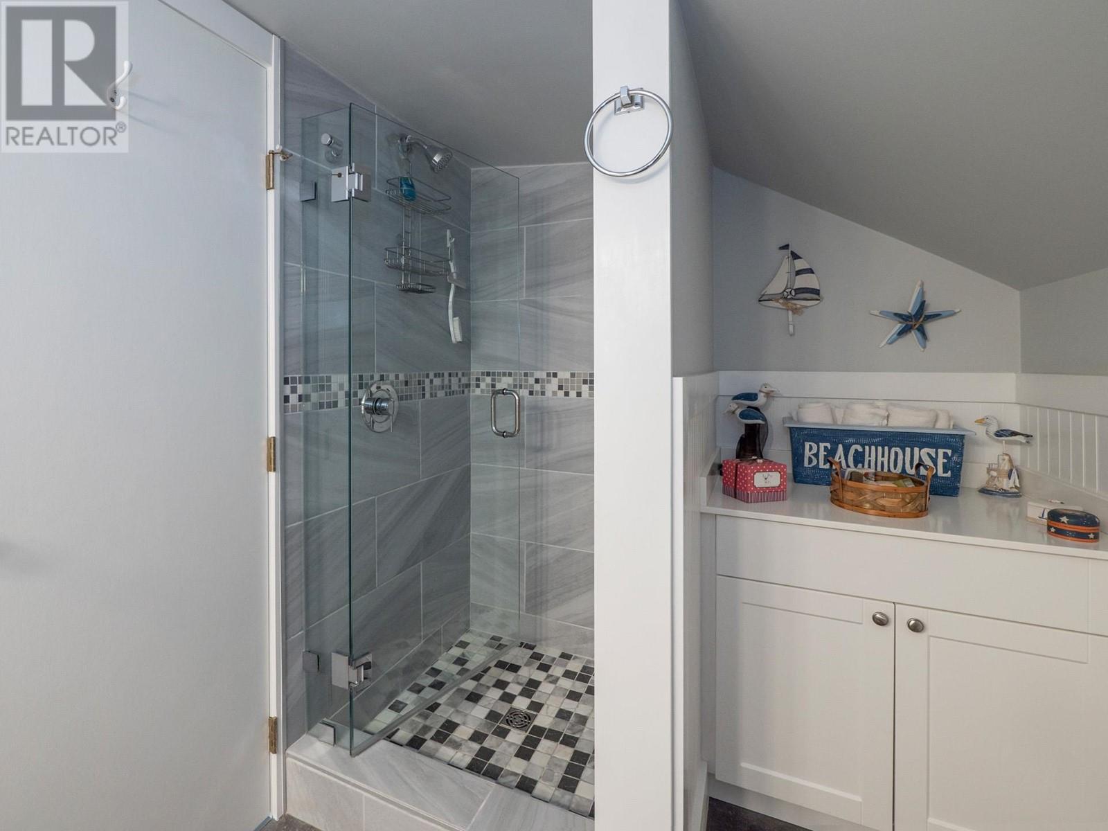 7607 EUREKA PLACE, Halfmoon Bay real estate listing R2976342