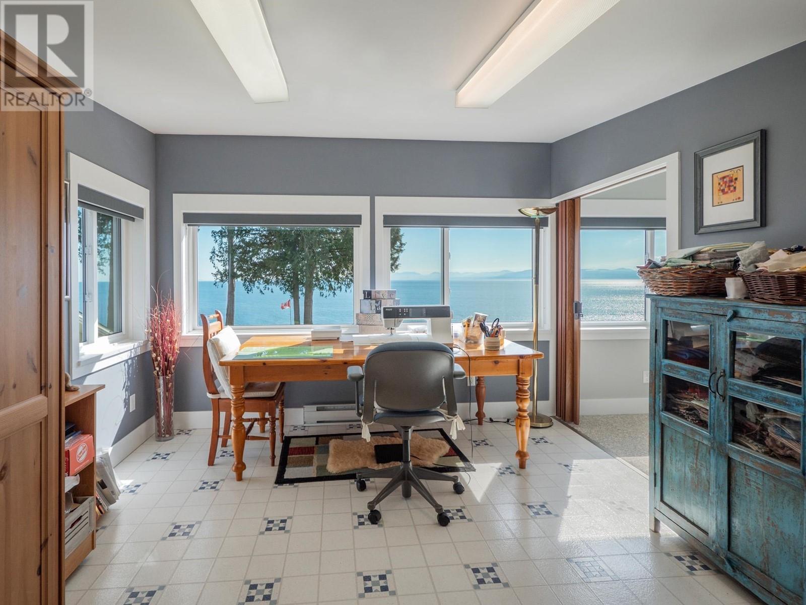 7607 EUREKA PLACE, Halfmoon Bay real estate listing R2976342