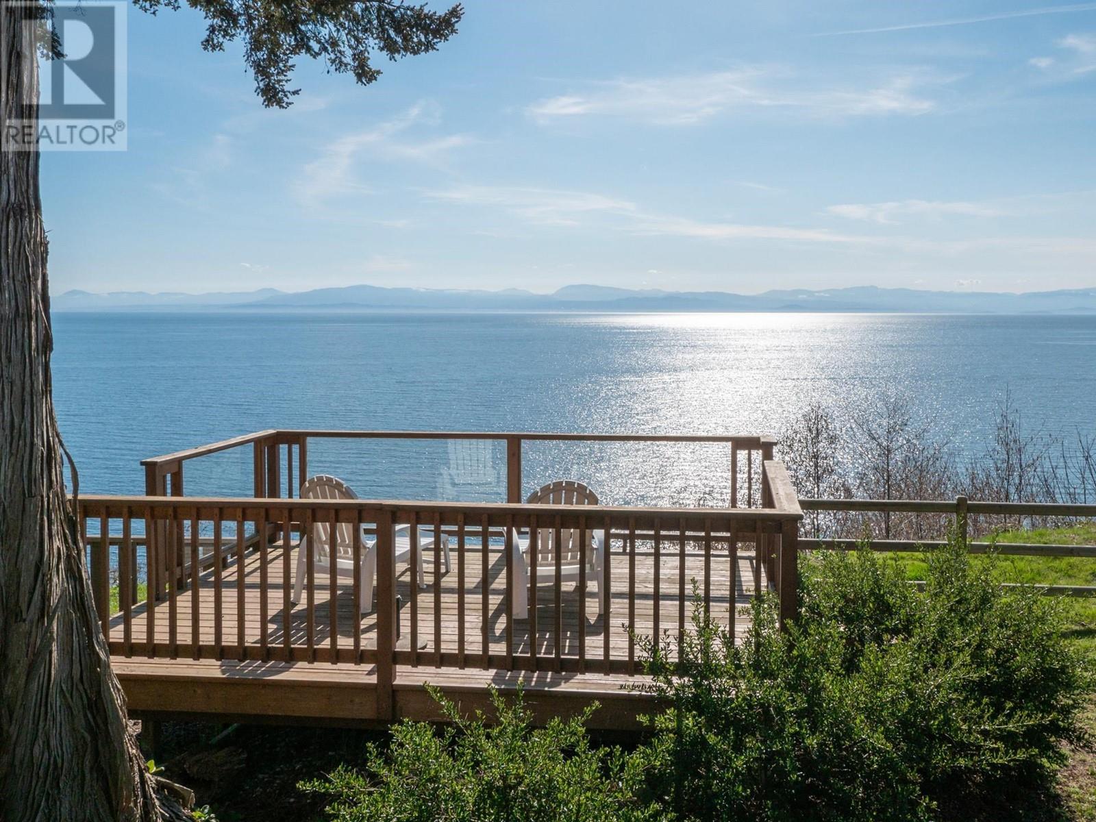 7607 EUREKA PLACE, Halfmoon Bay real estate listing R2976342