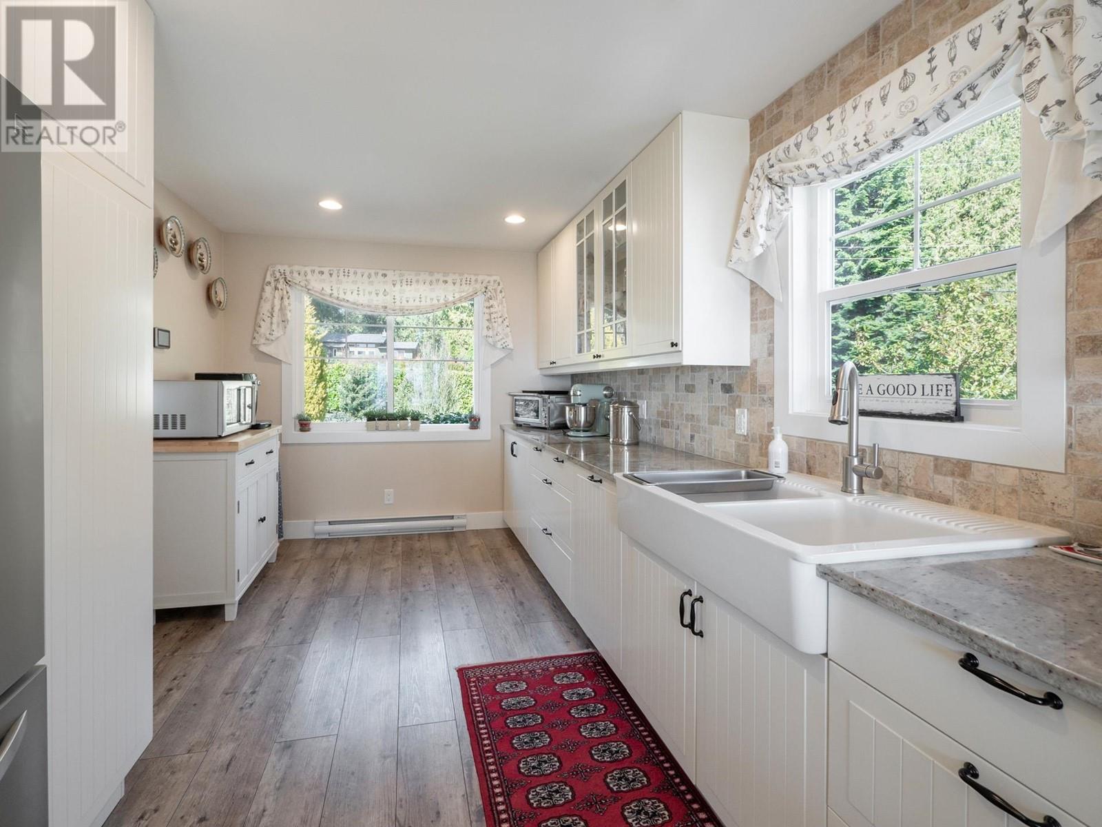 7607 EUREKA PLACE, Halfmoon Bay real estate listing R2976342