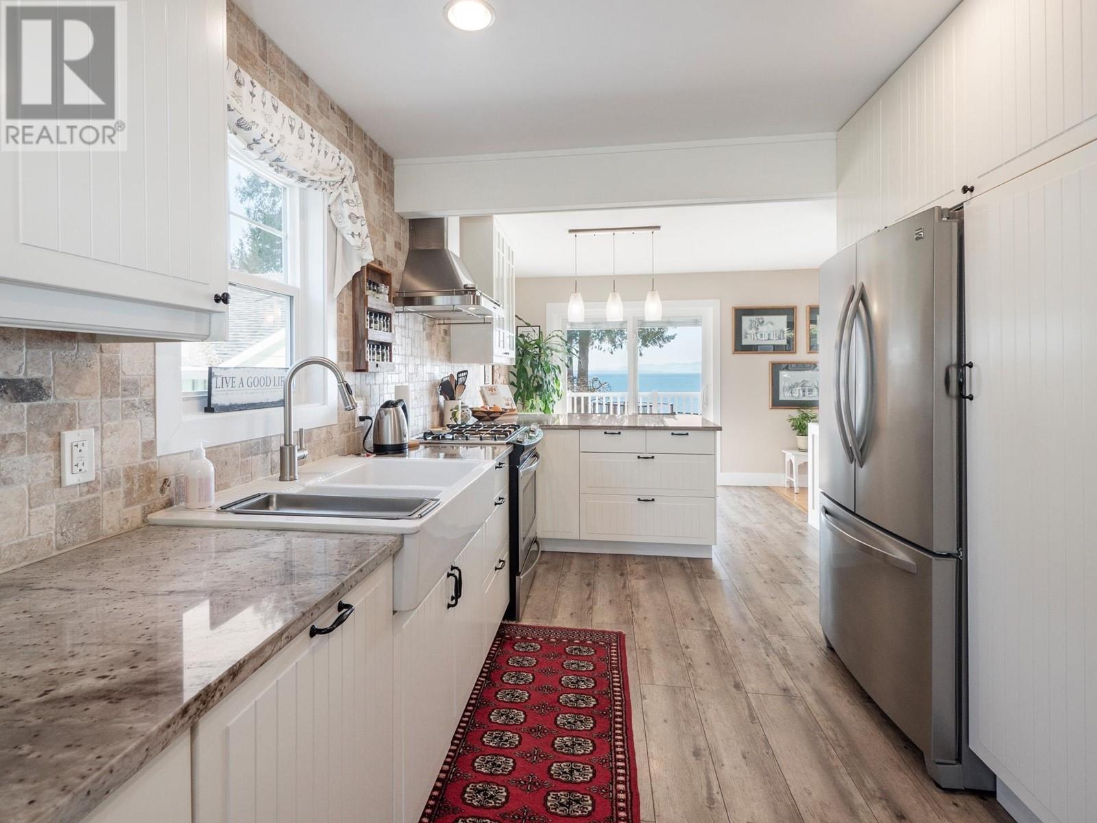 7607 EUREKA PLACE, Halfmoon Bay real estate listing R2976342