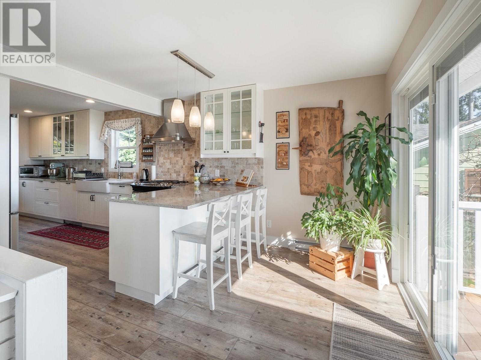 7607 EUREKA PLACE, Halfmoon Bay real estate listing R2976342