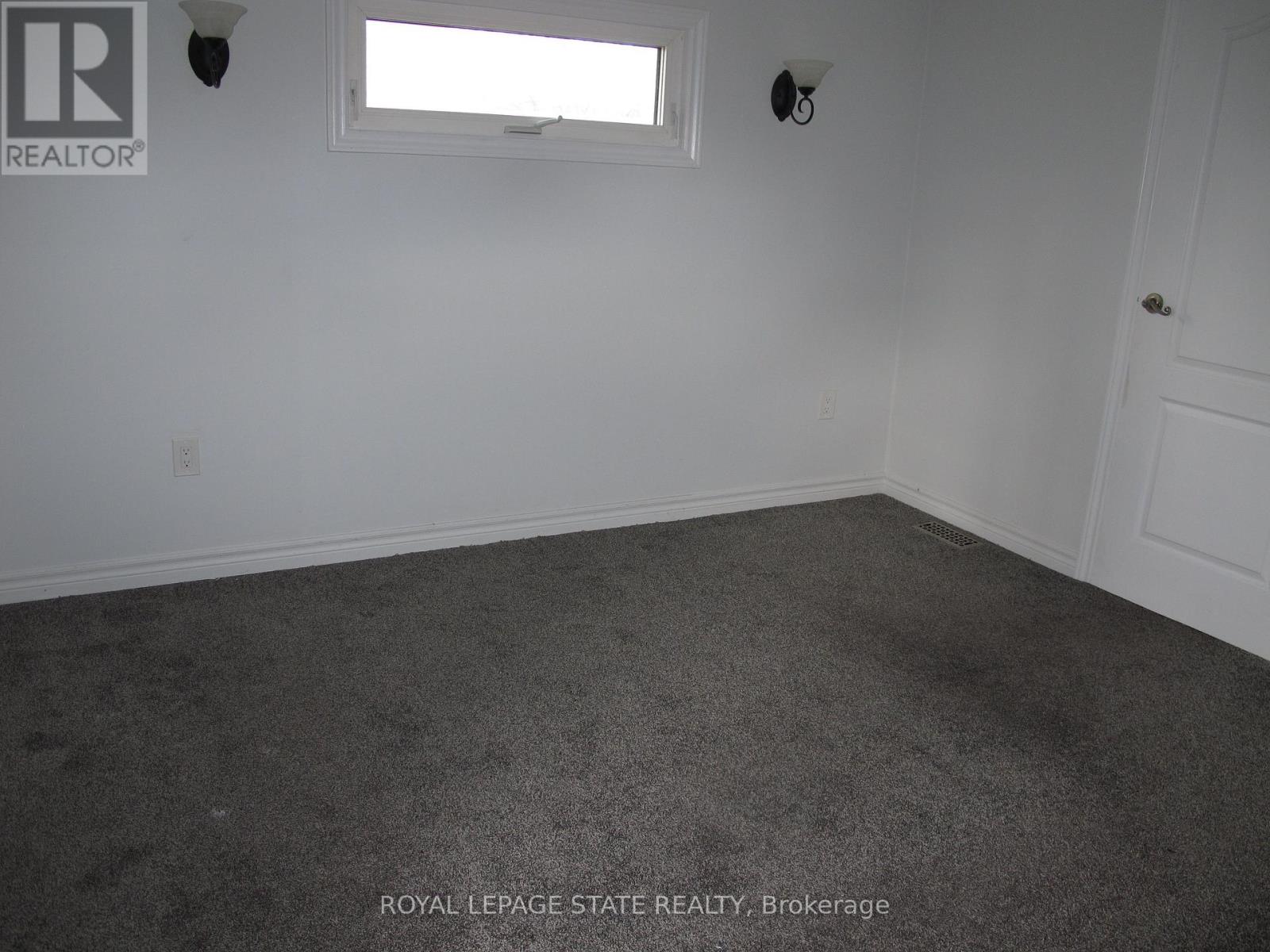 Photo 11 of 4233 May Avenue, Niagara Falls ON
