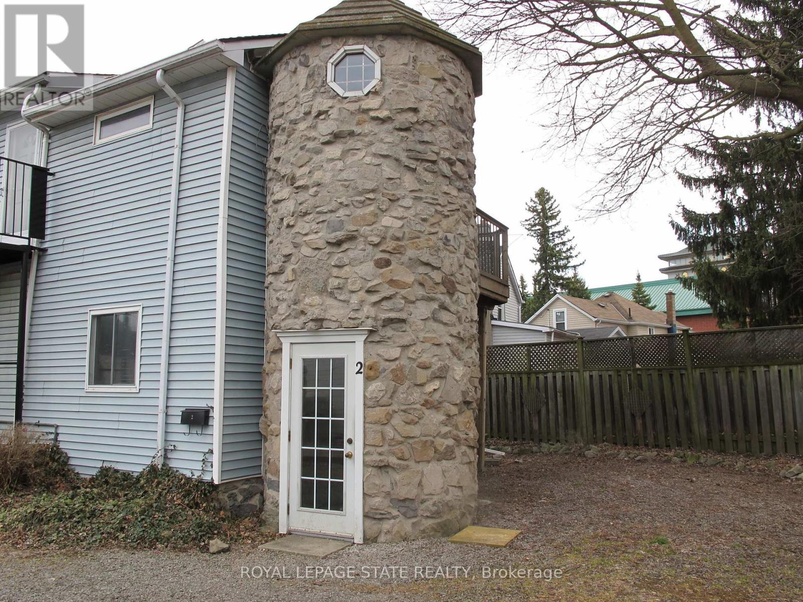 Photo 2 of 4233 May Avenue, Niagara Falls ON