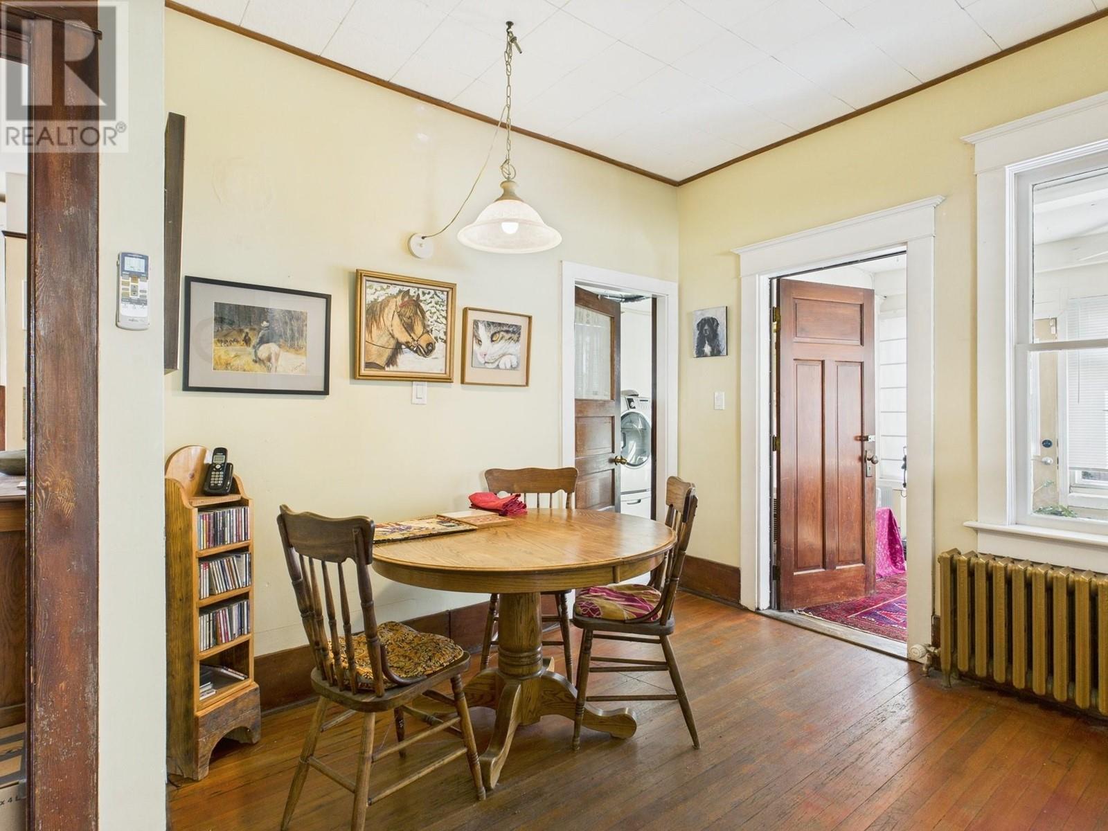 555 School Avenue, Oliver