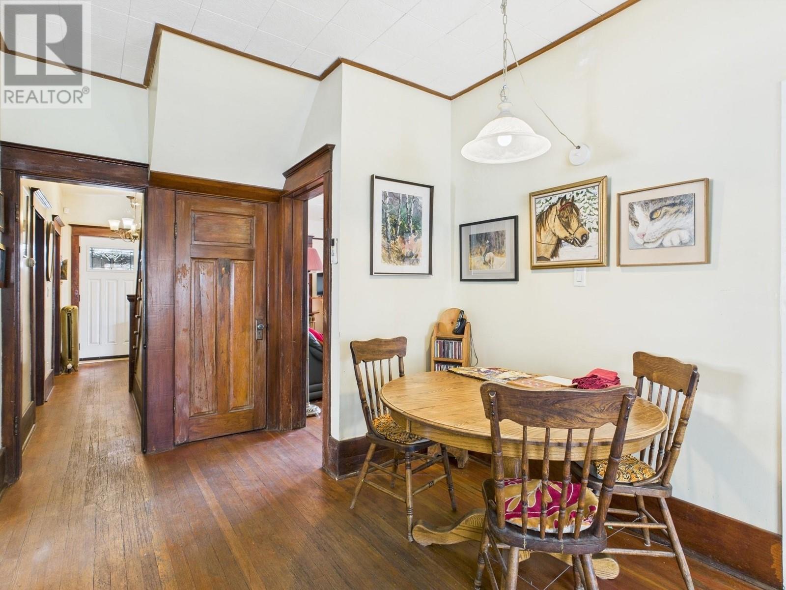 555 School Avenue, Oliver